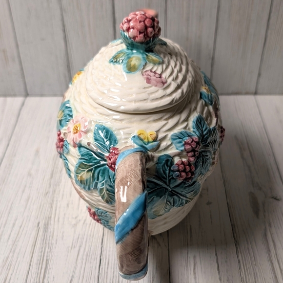 The Haldon Group Vintage Embossed Basket-weave Blackberry Floral Tea Pot - Picture 5 of 9